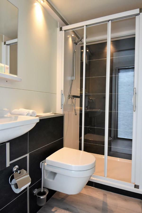 Cosy Floating Boatlodge Athene Maastricht Exterior foto